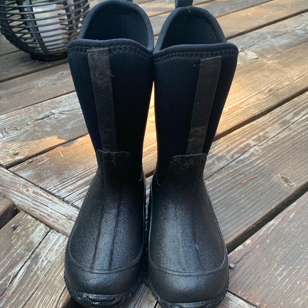 Muck Boots Hale Boot is a kids' outdoor sport boot